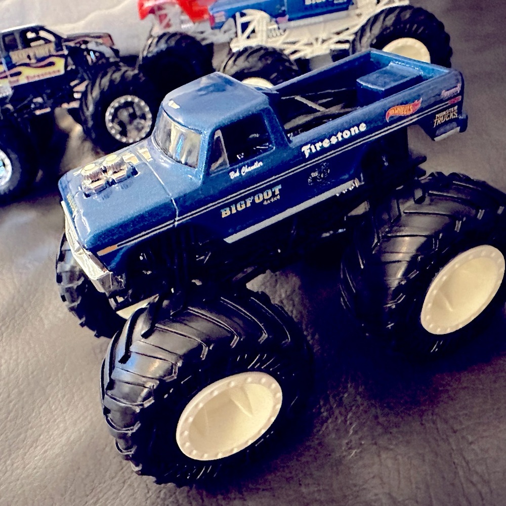 Hot Wheels Monster Trucks 🔹BIGFOOT Legacy Collectors Set, 1:64 Scale, Set of 5 - Picture 10 of 13